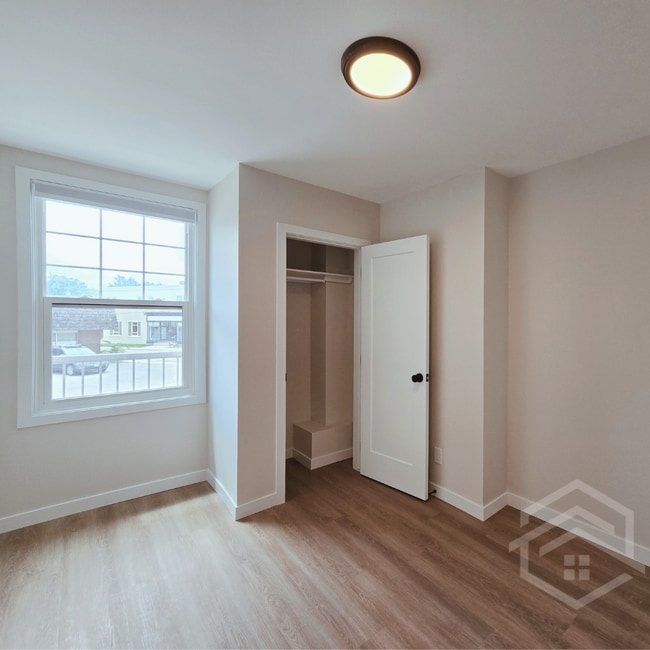 Building Photo - 2-Bedroom Cozy Living in Tillsonburg!!