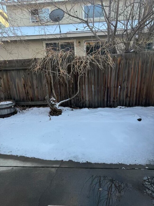 Foto del edificio - Townhouse in Carson for rent $2300 a month, 3 Bedroom, 2.5 baths, water/sewer paid by owner