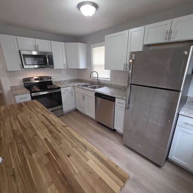 Foto del edificio - Rental ready Corner Lot with a Spacious 3 bedrooms and 2 full baths in Willis Ave in Independence...
