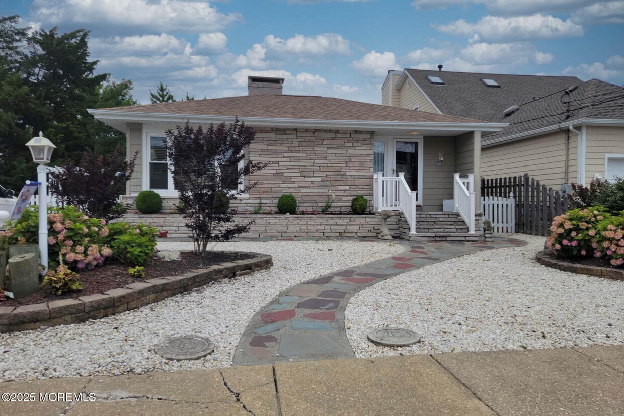 Foto principal - 33 Morton Dr