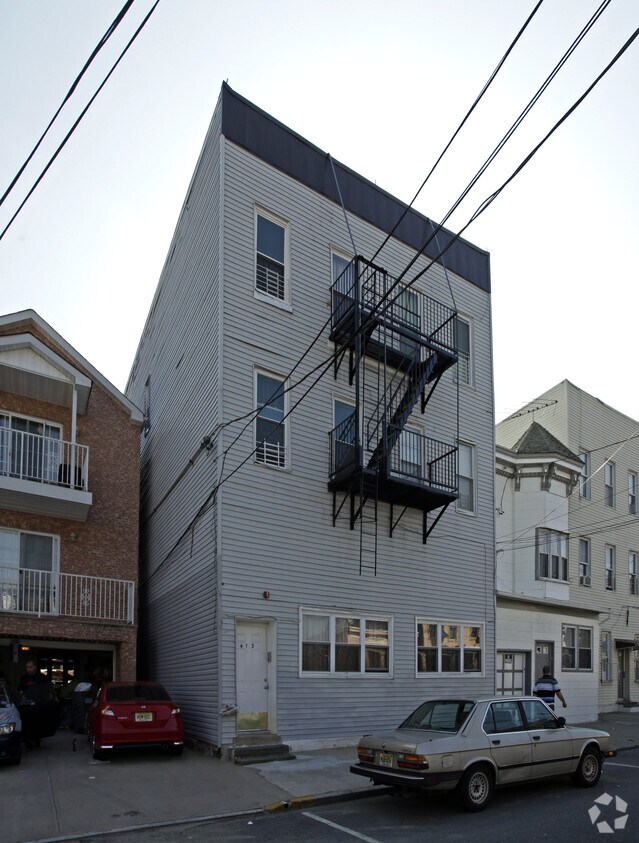 Primary Photo - 413 70th St