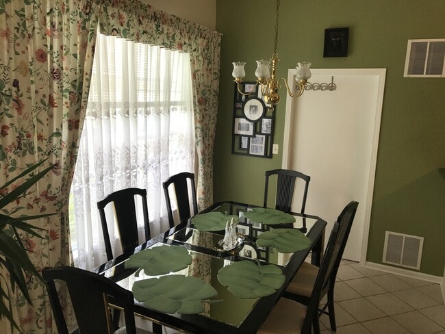 Foto del edificio - Exceptionally Clean 2-Bedroom Ranch with Double Car Garage