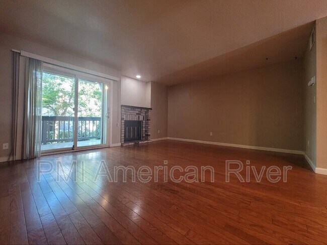 Foto del edificio - 8067 Briar Ridge Ln