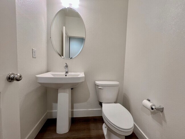 Foto del edificio - 1311 Chariot Rd