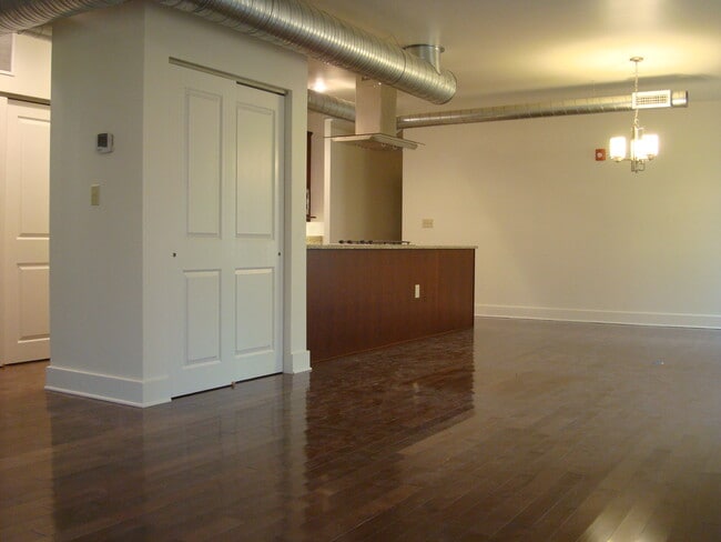 Building Photo - 33 W North Ave