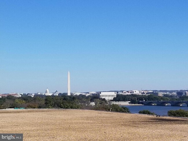 Foto del edificio - 1011 Arlington Blvd