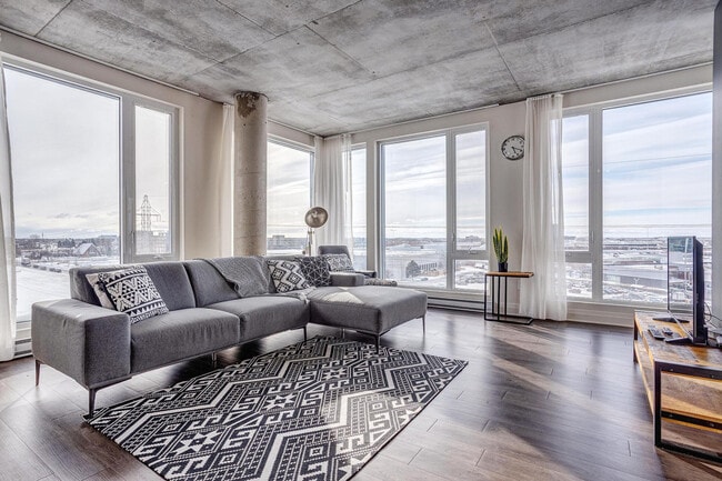 Building Photo - 11201 Boulevard Cavendish-SI ID1222941P