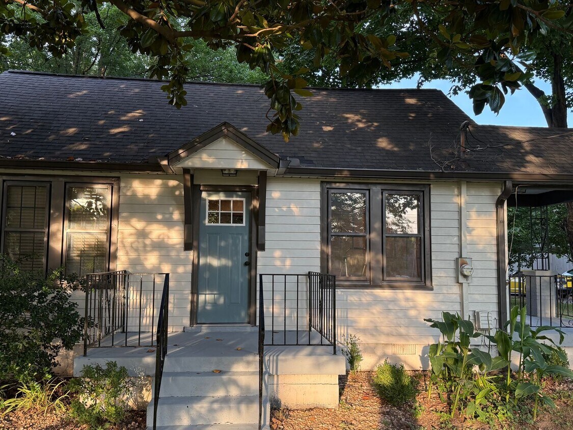 Foto del edificio - 3 Bed 1 Bath home minutes from everything ...