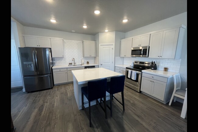 Building Photo - 1162 S 200 E