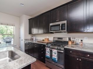 Foto del edificio - 7637 Lyndon Ct