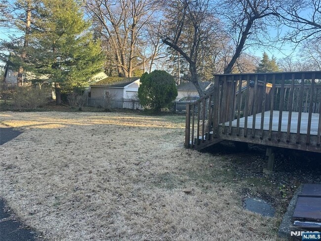 Foto del edificio - 325 Bogert Ave