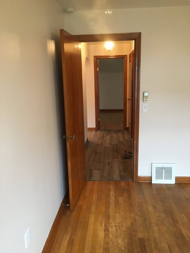 Foto del edificio - 1341 W 25th St