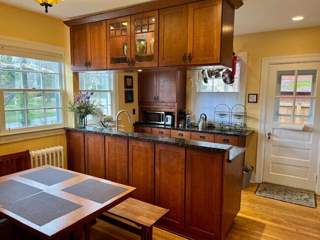 Building Photo - Beautifully Updated Furnished Home in Silver Spring