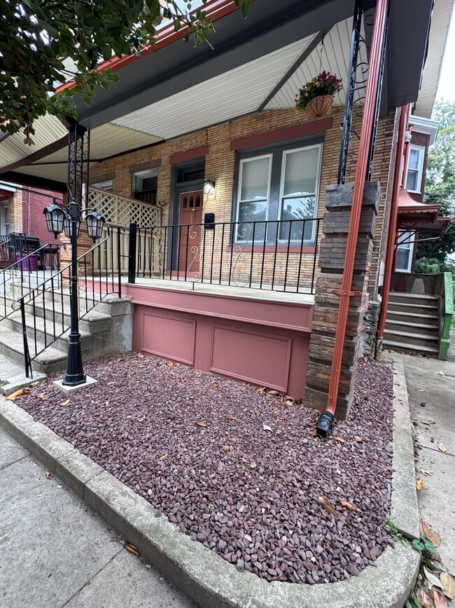 Building Photo - 433 W Bringhurst St