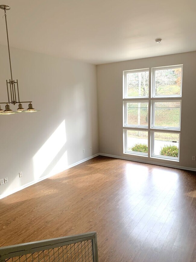 Foto del edificio - HIghlands/Crescent Hill area 2 bedroom