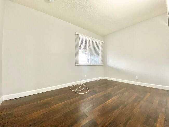 Building Photo - 833 N Normandie Ave