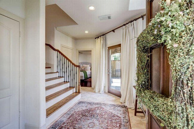 Foto del edificio - 5772 Sugar Hill Dr