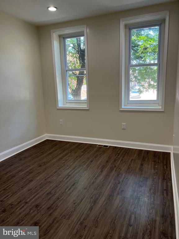 Building Photo - 1525 E Moyamensing Ave