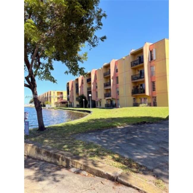 Foto del edificio - 4719 NW 7th St