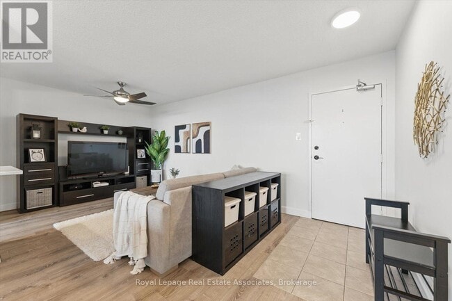 Building Photo - 966-966 Inverhouse Dr