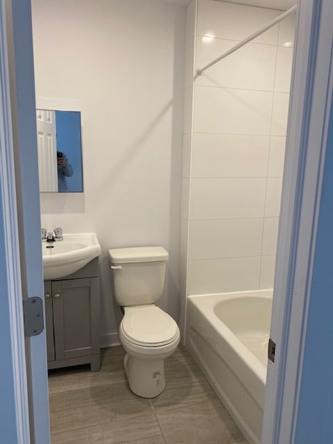 Photo du bâtiment - 5491 Av. Victoria