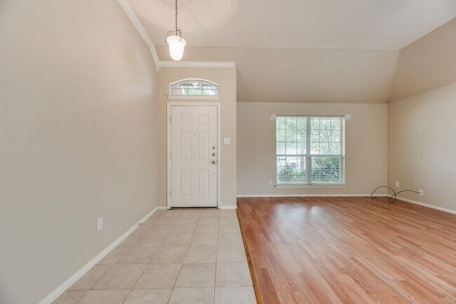 Building Photo - "Spacious 4-Bedroom with 2 Baths and 2,116 Sq Ft in Little Elm!"
