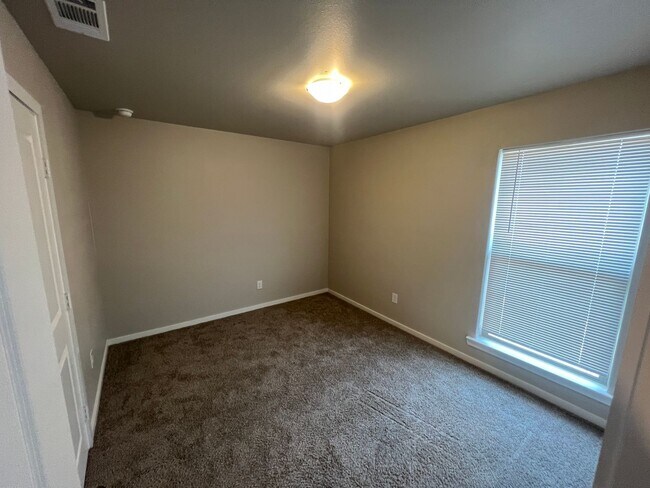 Building Photo - Frenship ISD 3 bed 2 bath 2 car garage
