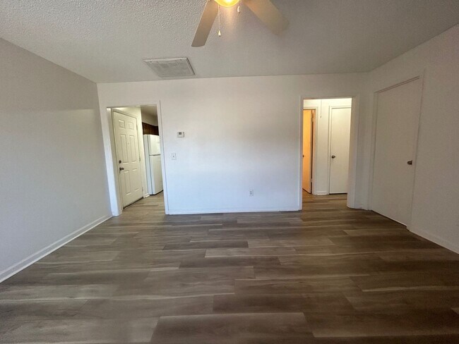 Foto del edificio - 1723 Stahl St