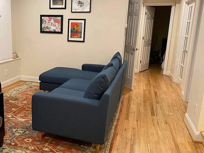 Foto del edificio - Charming 2 BR/1 BA Apartment in Woodley Park!