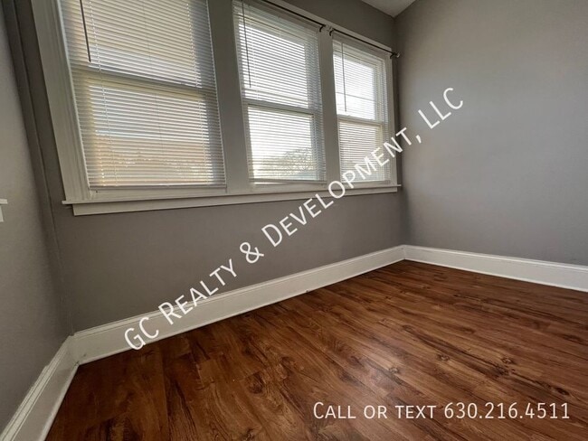 Building Photo - 4820 N Springfield Ave