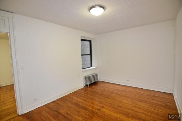 Foto del edificio - 1 bedroom in Queens NY 11106