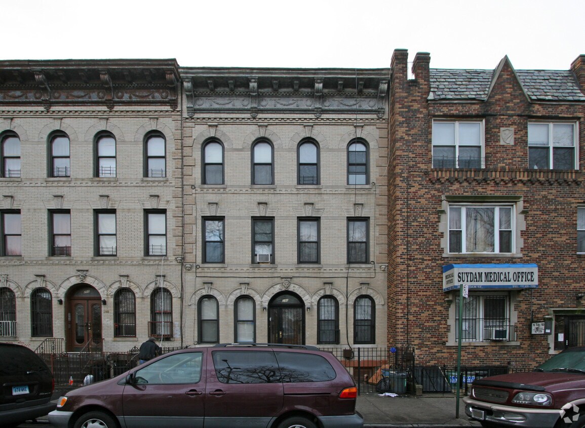 Building Photo - 286 Suydam St