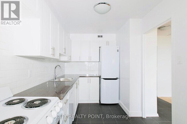 Photo du bâtiment - 6200-6200 Bathurst St