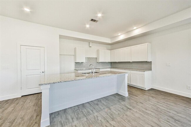 Foto del edificio - 13075 Clear View Dr