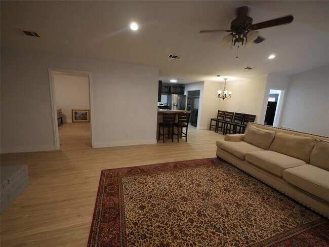 Building Photo - 8002 Beechnut St
