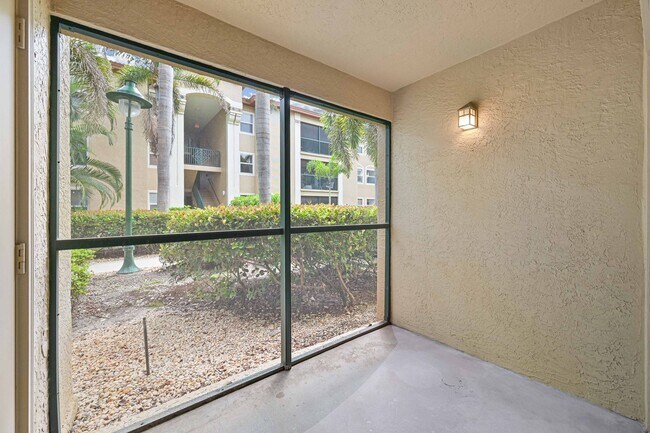 Foto del edificio - NOW AVAILABLE - Updated 1st Floor Condo in Bonita!
