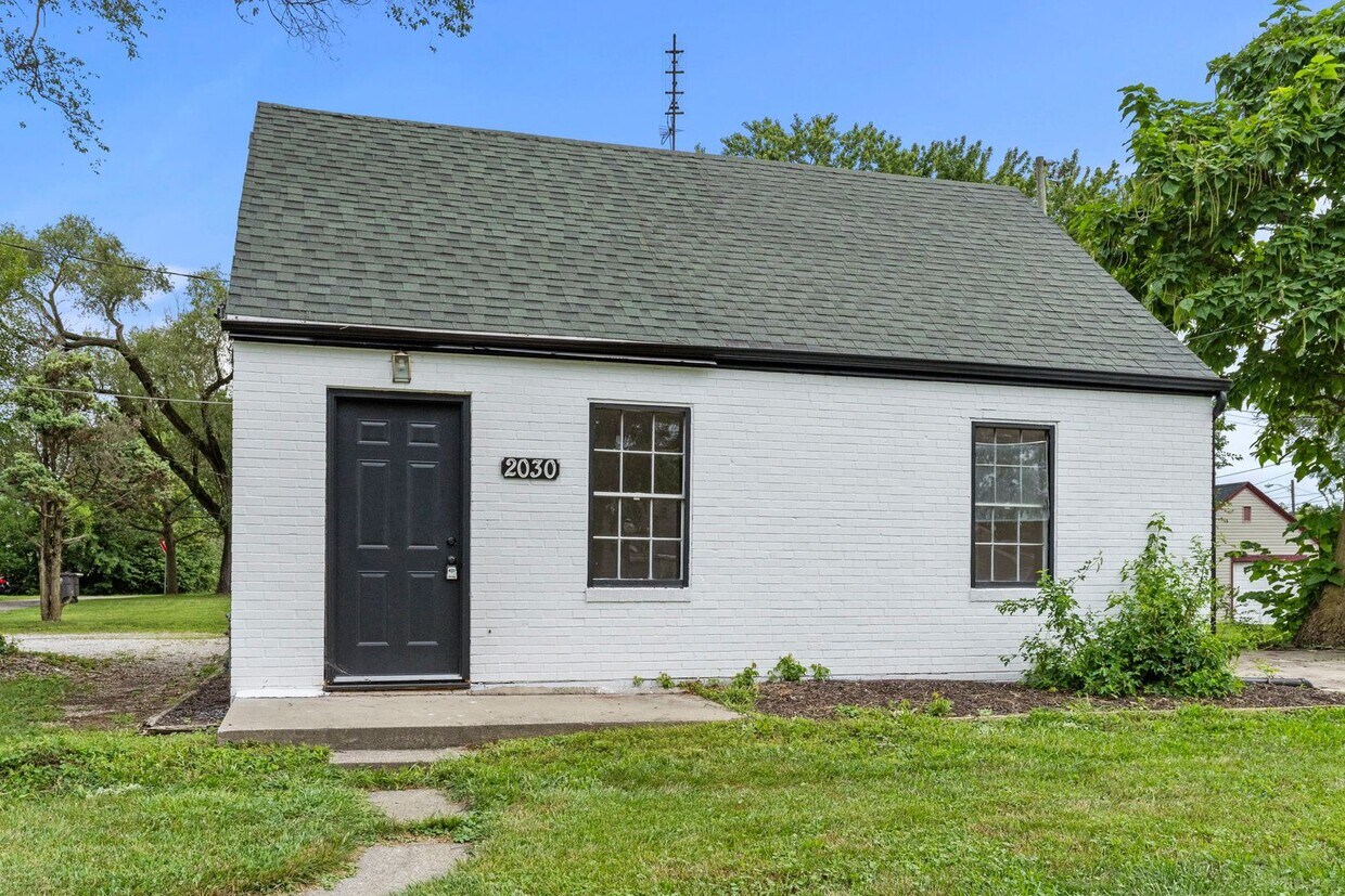 Primary Photo - 2 BEDROOM HOME!