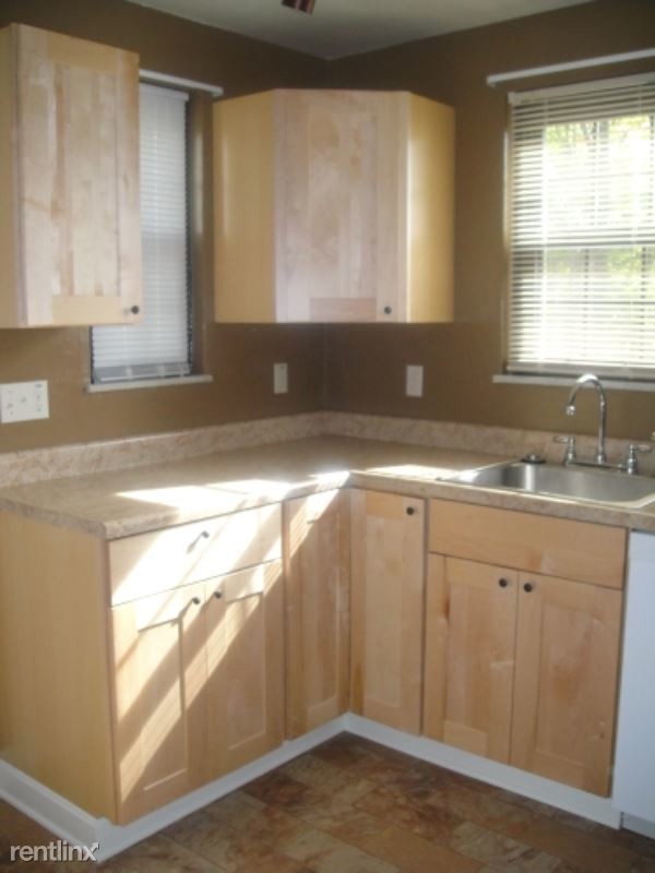 Building Photo - 3 br, 1.5 bath Townhome - 143 Cedar Blvd.
