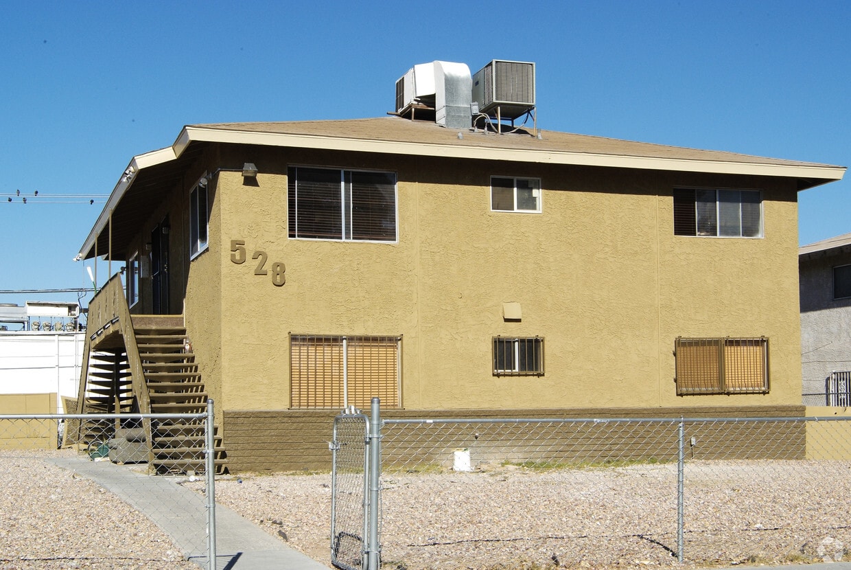 Building Photo - Paradise North