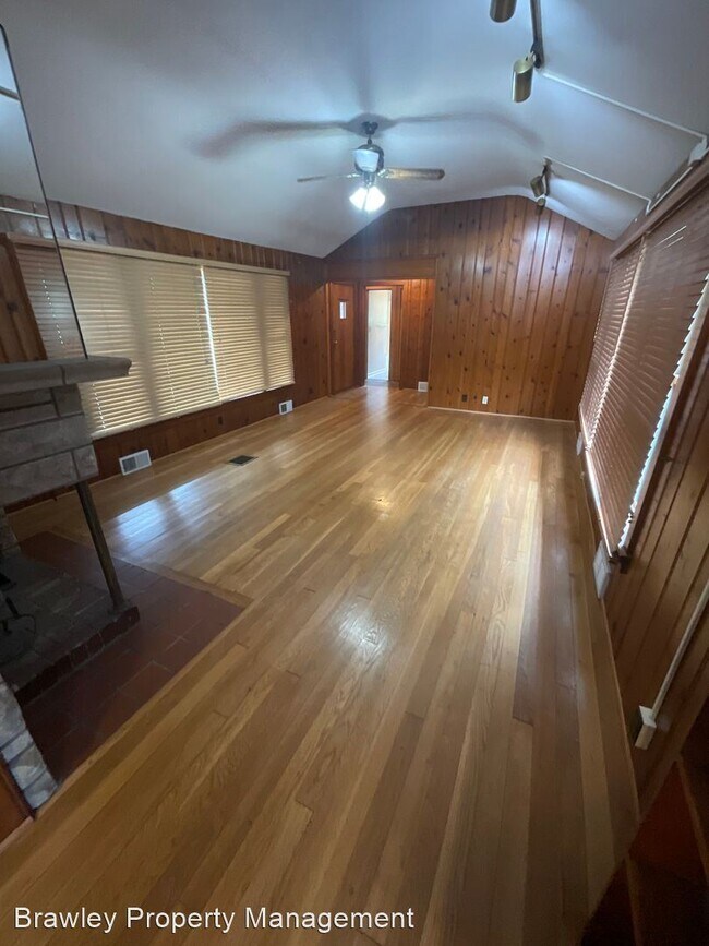 Building Photo - 3 br, 2 bath House - 1217 N. College Ave