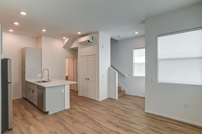 Building Photo - Division & Highland Rowhomes
