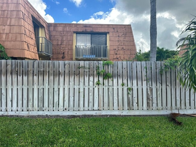 Building Photo - 1709 Park Meadows Dr
