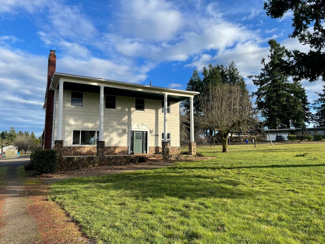 Primary Photo - Oregon City 4 Bedroom 3.5 Baths House with...