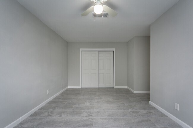 Foto del edificio - 4411 Knotty Oaks Trail