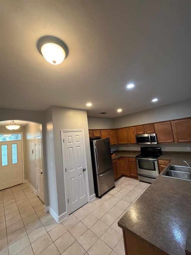 Building Photo - 5600 Hampton Hill Cir