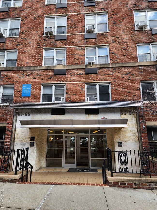 Foto del edificio - 65-65 Wetherole St