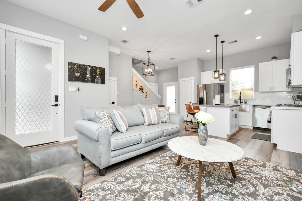 Foto principal - 407 Stonework Garden Ln
