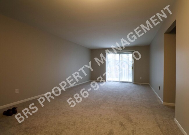 Foto del edificio - Charming 2-Bedroom Condo in Clinton Twp. –...