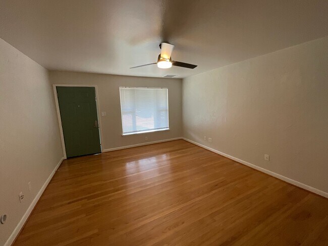 Foto del edificio - 109 W Glenhaven Dr