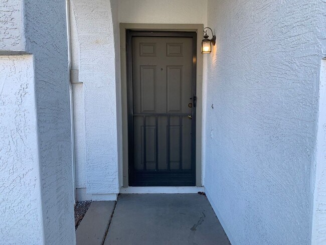 Foto del edificio - 3 Bed - 2 Bath - 1360 Sq. Ft. - Ray Ranch ...